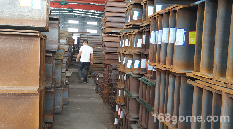 H型鋼 工字鋼室內倉庫規(guī)格齊全